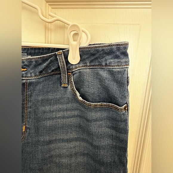 Old Navy Mid Rise Kicker Boot Cut 14 Short Jean - Picture 3 of 4